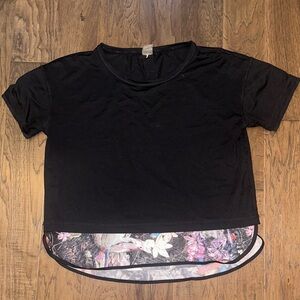 Calia by Carrie Underwood black and floral workout top size XL
